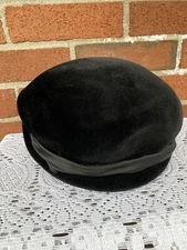 Vintage Strawbridge Clothier ladies hat