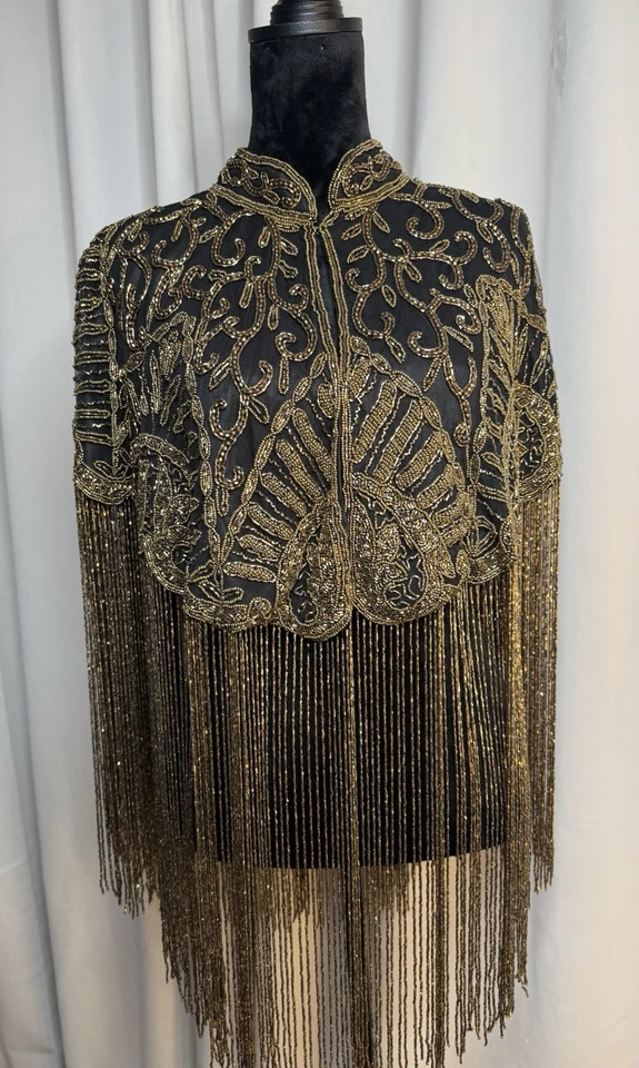 Capa para mujer totalmente con cuentas en color dorado, chaqueta Foto 2 de 4