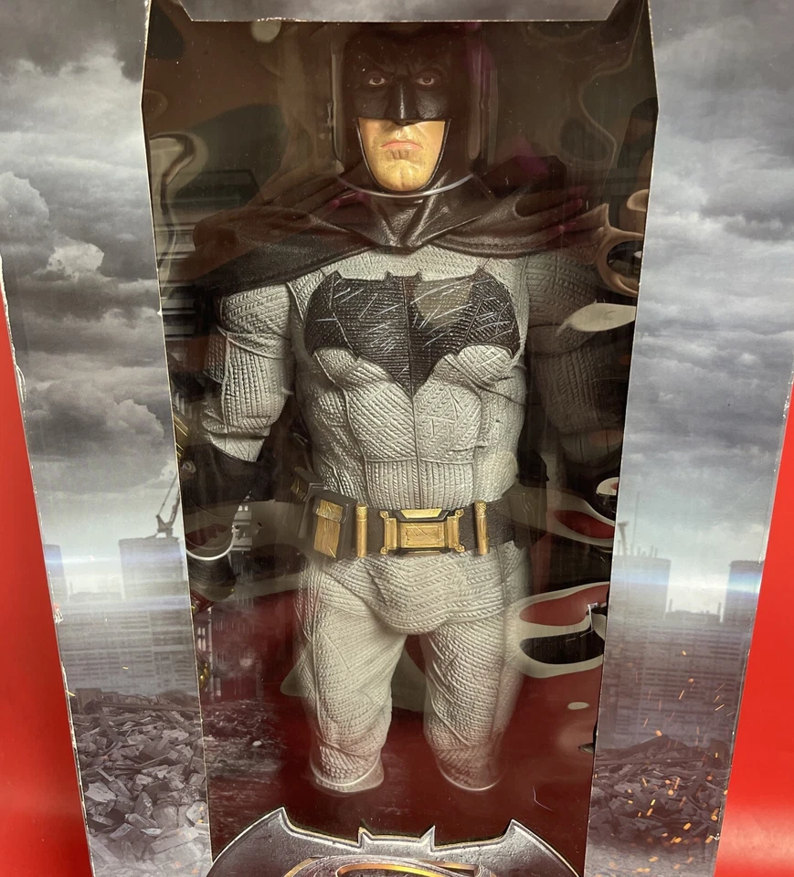 阅读蝙蝠侠 v 超人 NECA Ben Affleck 1/4 比例 18 英寸可动人偶 DC 25 美分 — 第 2/4 张图片
