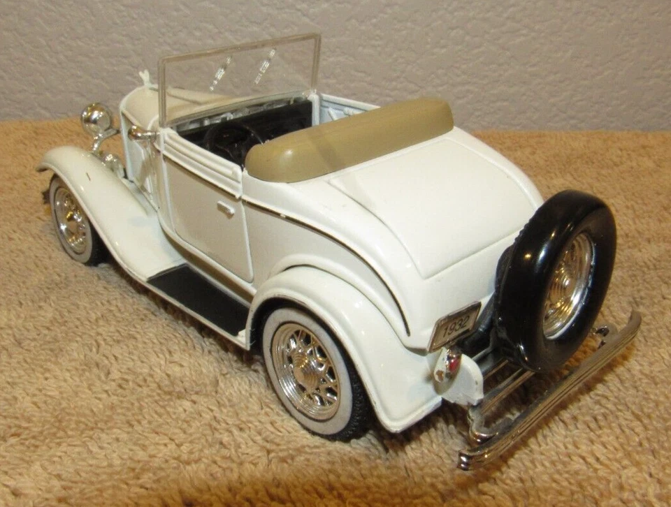 1932 Ford Model 18 V-8 Cabriolet Diecast Car 5-1/4 inches long White - Image 2 of 2