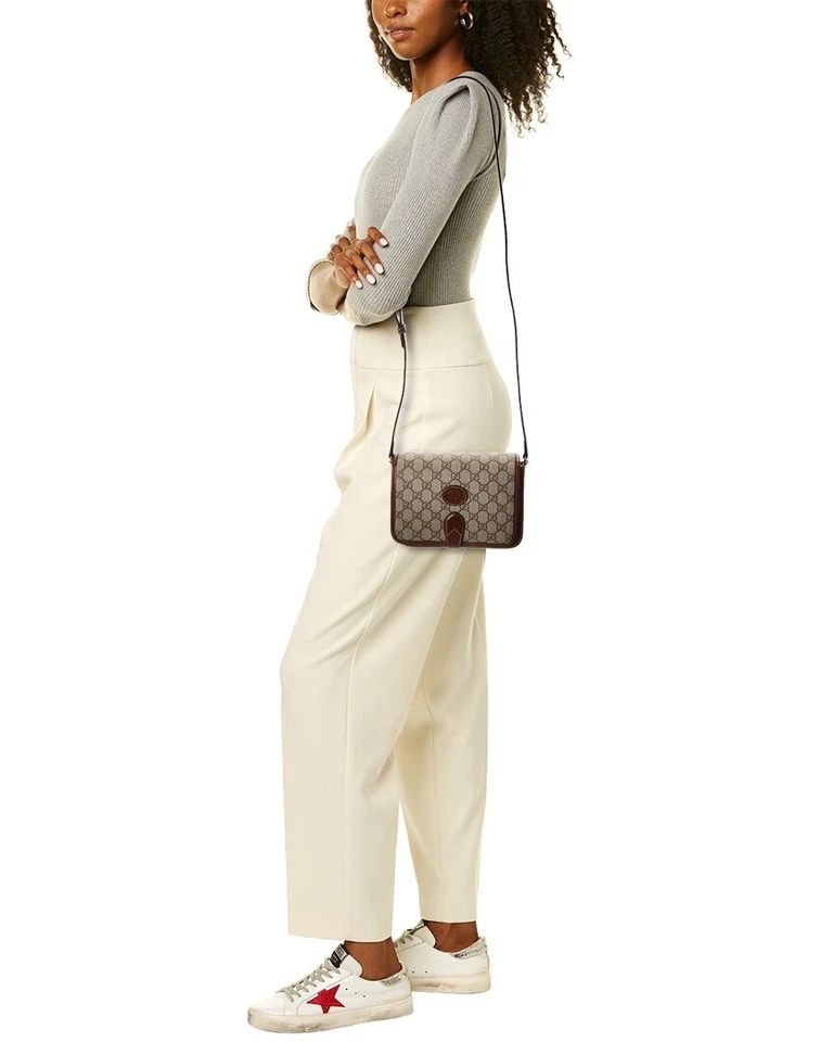 Bandolera para mujer Gucci Interlocking G Mini Gg Supreme de lona y cuero marrón Foto 4 de 4