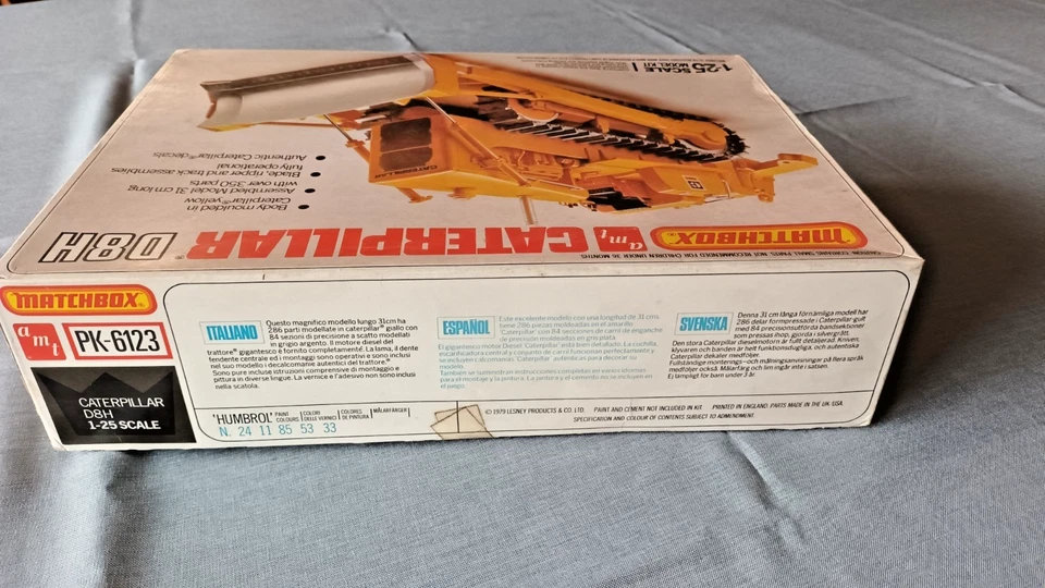 CATERPILLAR D8H Dozer - MATCHBOX AMT PK-6123 - Kit plastica 1:25 -anni '80 -RARO - Immagine 2 di 4