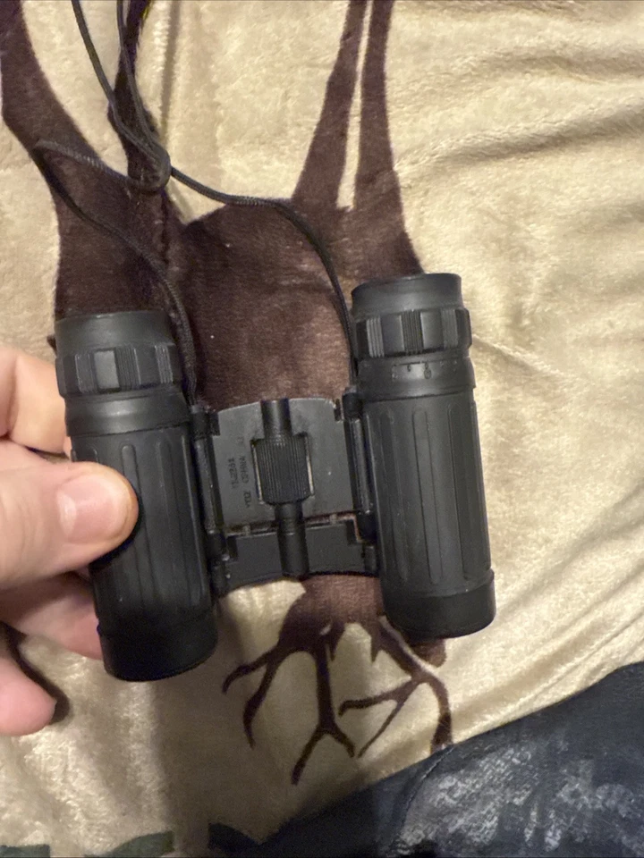 Bushnell 8x21 Compact Folding Binoculars 378ft at 1000 yds - Image 2 of 4