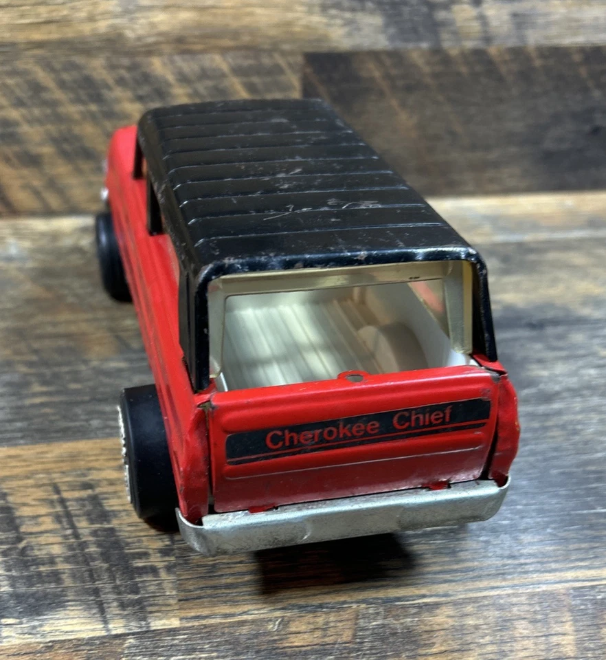 Tonka 1970 Jeep Cherokee Chief Wagoneer red - Image 3 of 4