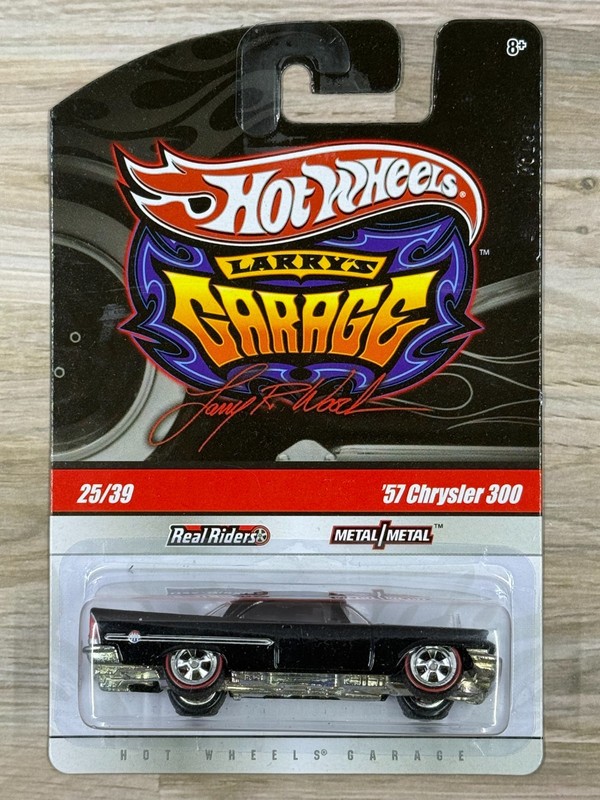Hot Wheels - Larry's Garage - '57 Chrysler 300 (Black) #25/39 -in Protector