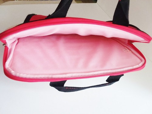 Original Sanrio Hello Kitty Tablet Carry Case Neoprene Red/White/Pink NICE! - Picture 3 of 8
