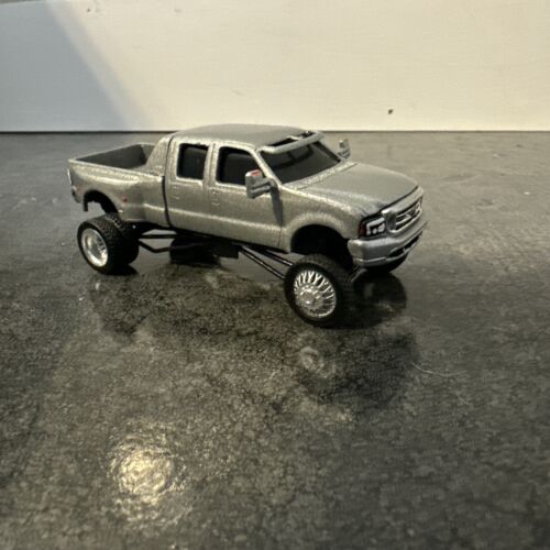 1/64 Custom Ford F-350 - Picture 1 of 11