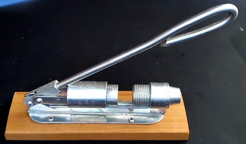 Vintage REED'S ROCKET Nut Cracker R-300 In Original Box Made in Little Rock, Ark - Picture 3 of 10