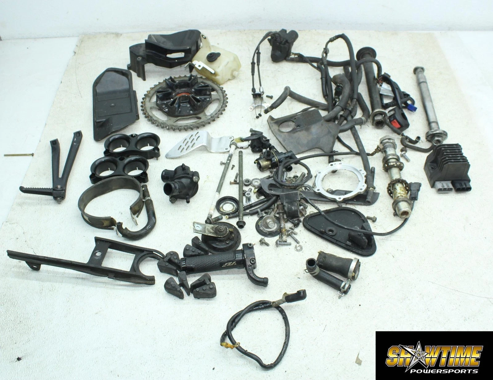 04-06 YAMAHA YZF R1 PARTS HARDWARE SPROCKET RECTIFIER AXLE TANK COVER HORN STACK