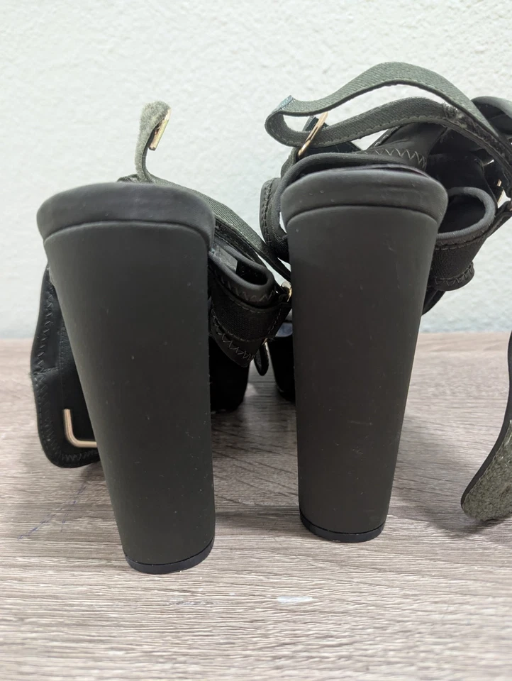 Zapatos de salón Liliana verde oscuro con correa al tobillo talla 9 Foto 4 de 4