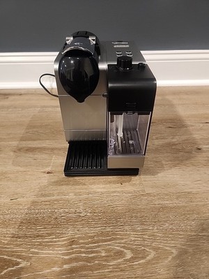 Delonghi Nespresso Lattissima plus EN520T Espresso Machine Metallic Silver