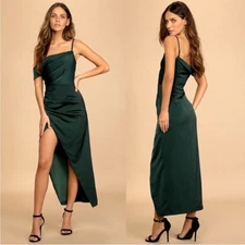 Lulu’s Showing Off A Little Green Midi Dress Size Small