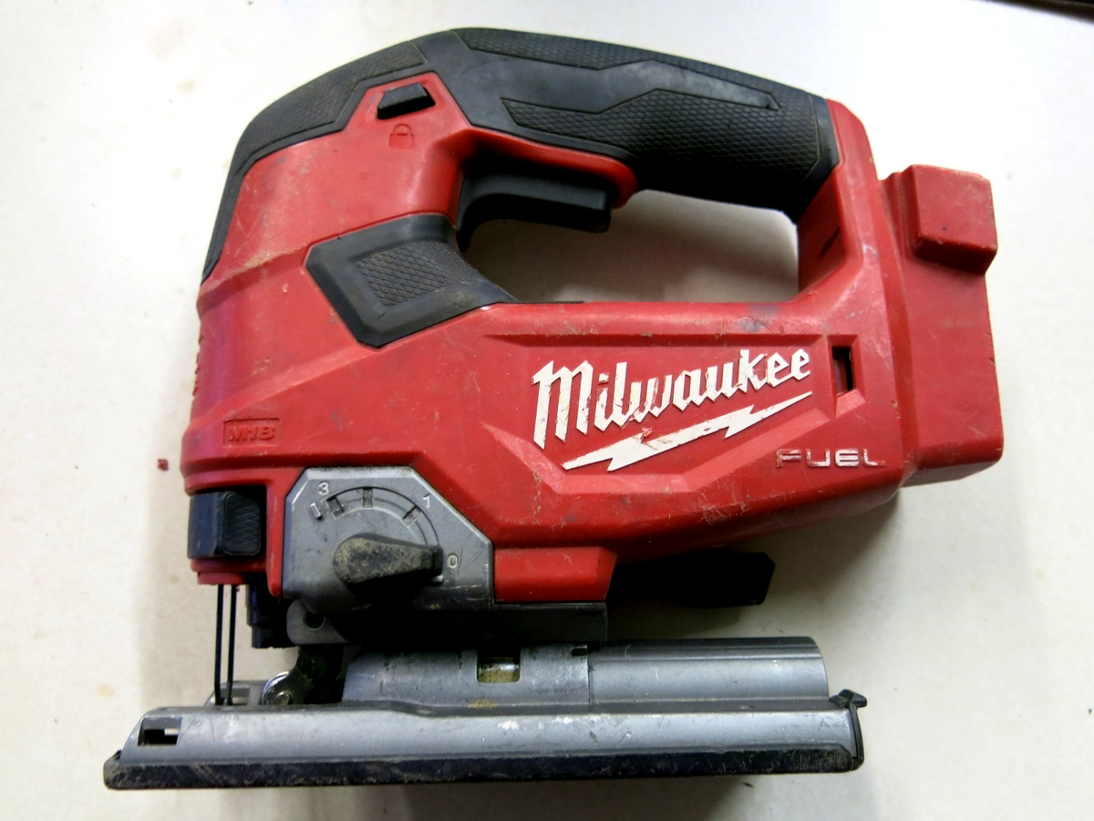 Milwaukee M18 Fuel D-Handle Jig Saw Bare Tool: Precision Cutting 3 Milwaukee M18 Fuel D-Handle Jig Saw Bare Tool: Precision Cutting