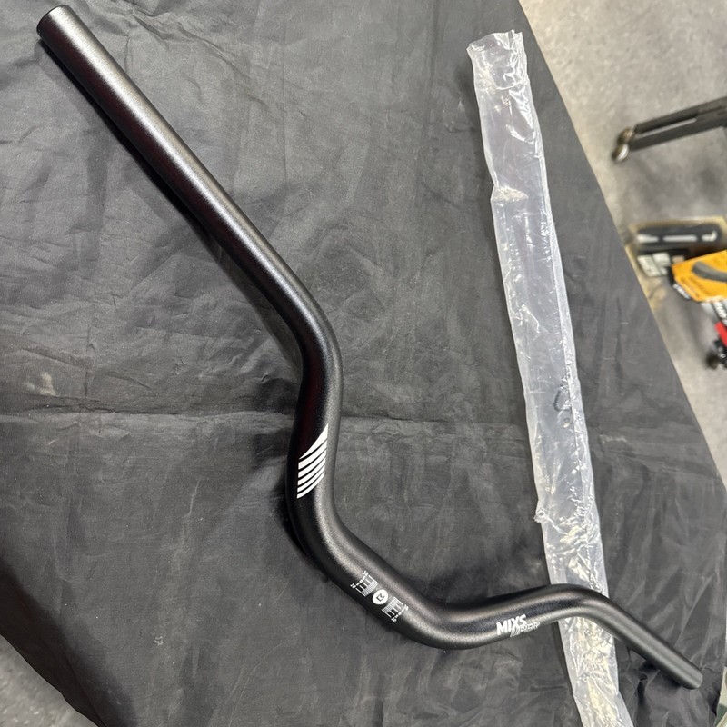 Mixsuper Mountain Bike High Riser Handlebar 31.8mm Length 720mm Rise 90mm Alu...
