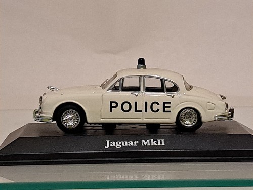 1:43 scale Jaguar Mkll British Police diecast model car - Picture 4 of 10
