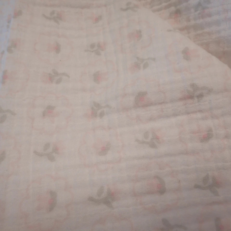 Manta Swaddle Designs blanca con flores rosas 100 % algodón 41 x 40 pulgadas Foto 3 de 4