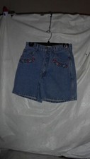 VINTAGE, NUOVO, DENIM SHORTS. SZ 11/12, 28.5" WAIST, 5", INSEAM DISPLAY