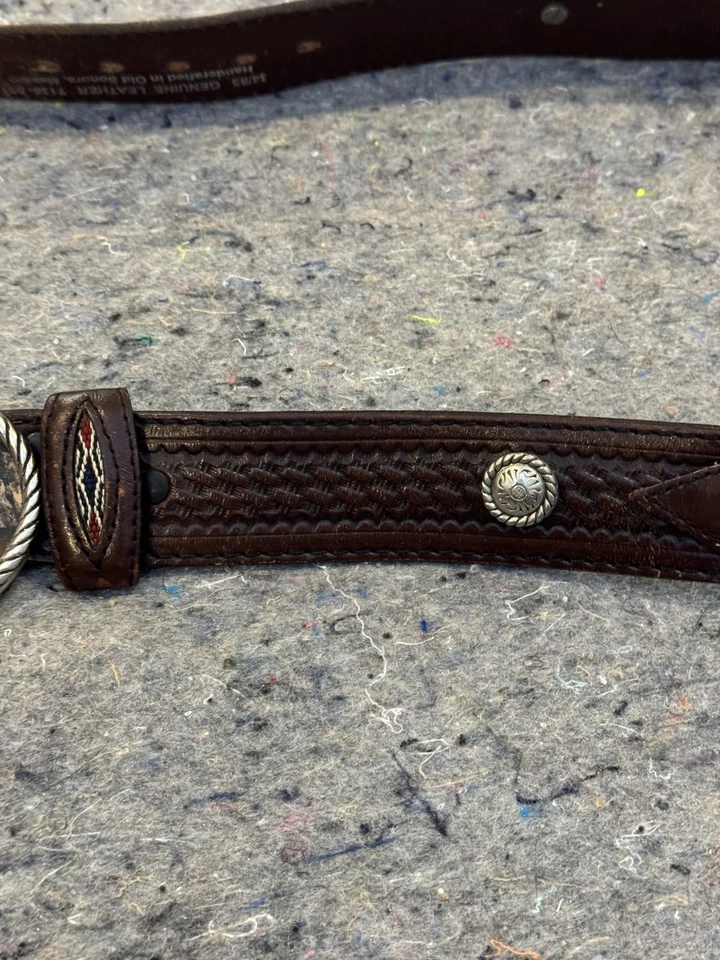 Cinturón Wrangler Para Hombres 34 Cuero Marrón Western Concho Tejido Nocona Hebilla Tooled Foto 3 de 4