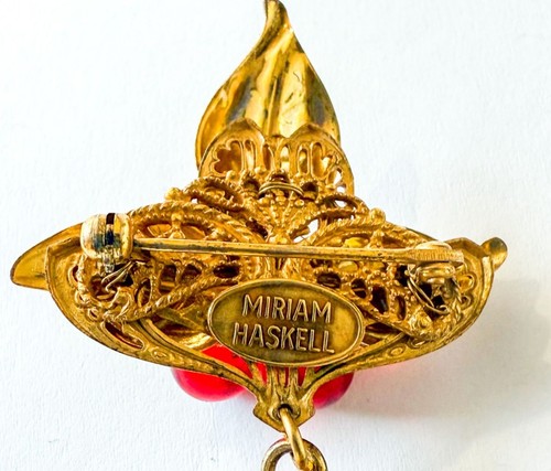 Broche Campana de Acebo Miriam Haskell Tono Dorado Vintage con Cuentas y Hojas Rojas - Imagen 7 de 8