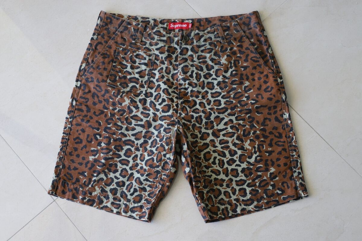 Supreme SS10 Leopard Camo Box Logo Field Shorts Olive size Supreme SS10 Leopard Camo Box Logo Field Shorts Olive size