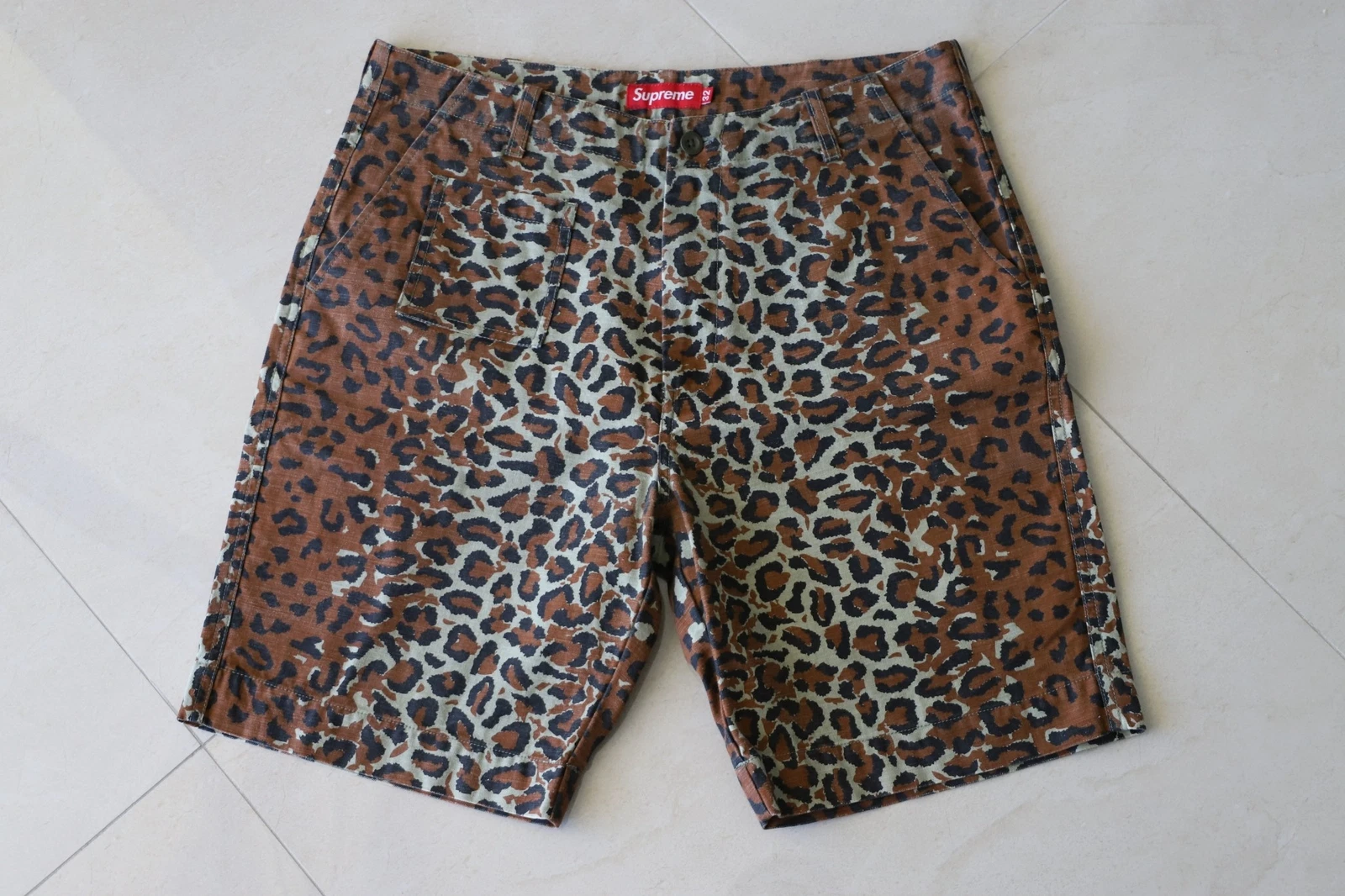 Short de champ logo boîte de camouflage léopard Supreme SS10 olive taille 32
