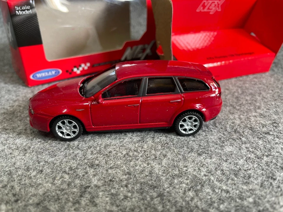 ALFA ROMEO ALFA 159 SPORTWAGON SCALA 1/43 modellino METALLO die cast WELLY NEX - Immagine 4 di 4