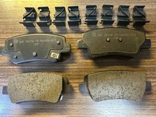 NEW OEM HYUNDAI PALISADE 2020-2025 REAR BRAKE PAD KIT - WITH SHIMS / HARDWARE