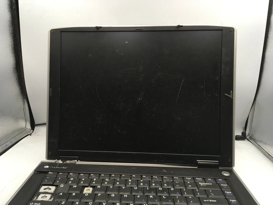 GATEWAY MA1 M460 - FOR PARTS/BAD HINGE/ NO POWER - INTEL CELERON M - 1GB RAM -BB - Image 2 of 4