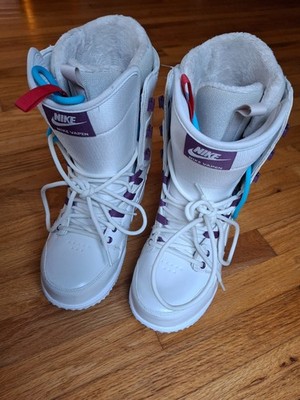Nike Vapen ホワイト スノーボードブーツ　貴重 Nike Vapen Snowboard Boots Swan White Purple Womens Sz 9.5 LG