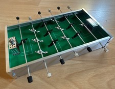 Mini Tisch Kicker Fußballkasten Fußball Spiel aus Metall neu !