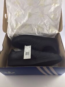 ee8902 adidas