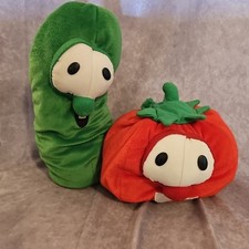 Larry the Cucumber  Bob Tomato Veggietales Plush Stuffy Bean Bag C.R. Gibson