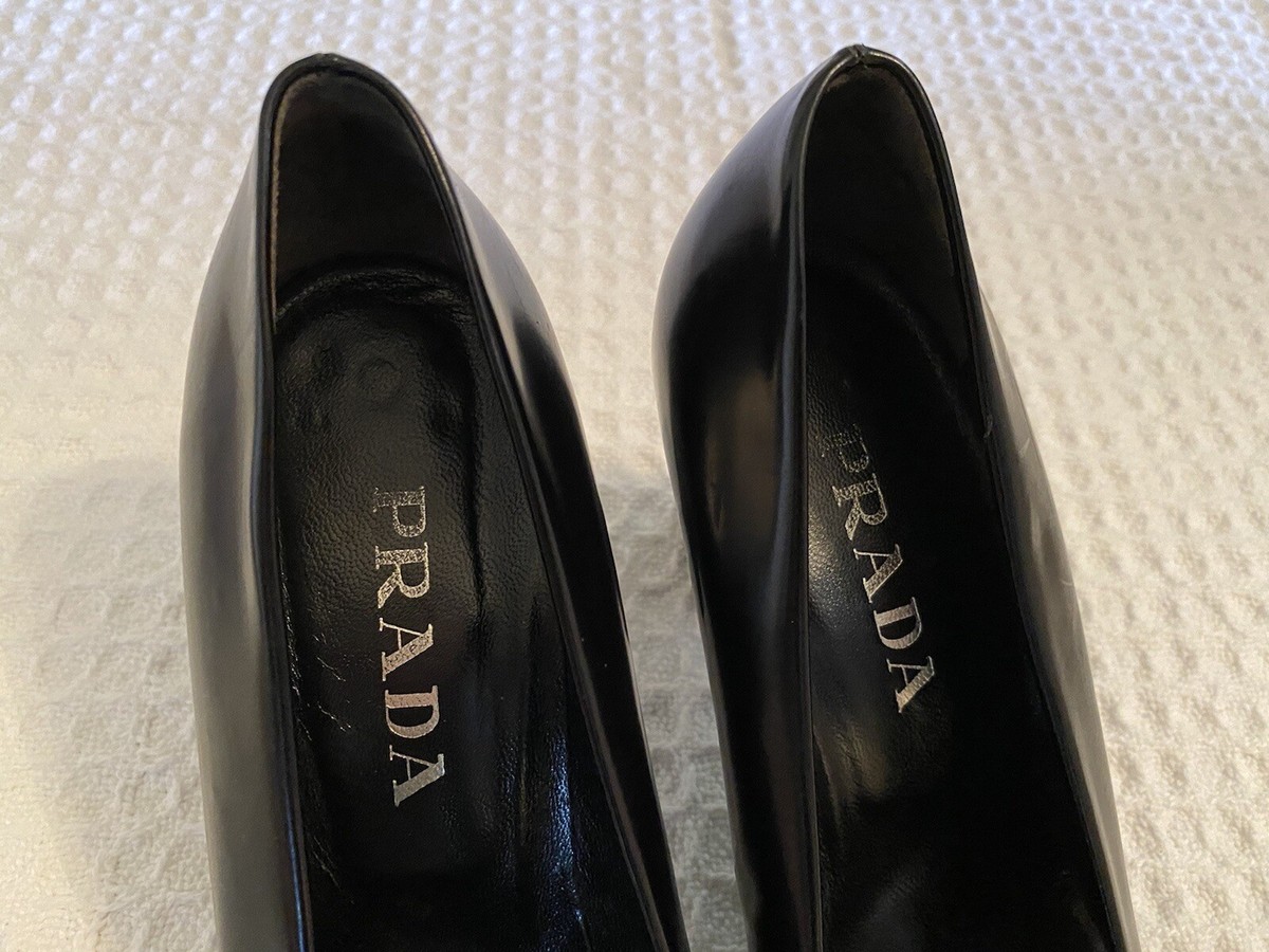 gorgeous PRADA Black Leather 90s Square Toe Sculptural High