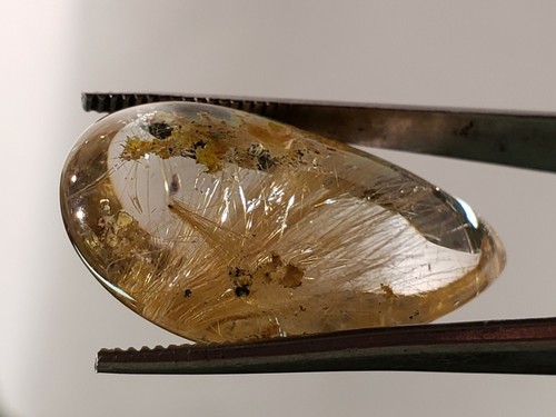 100% Natural Crystal Clear Pear shaped Rutilated Quartz with 3D Inclusions. - Photo 8 sur 12
