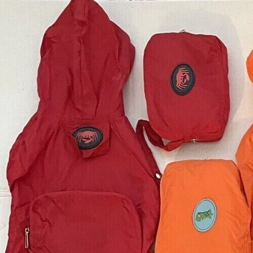 Chaqueta de lluvia Zack and Zoey Stowaway, abrigo para perro que se cierra en un bolsillo, XS Pet Foto 4 de 4