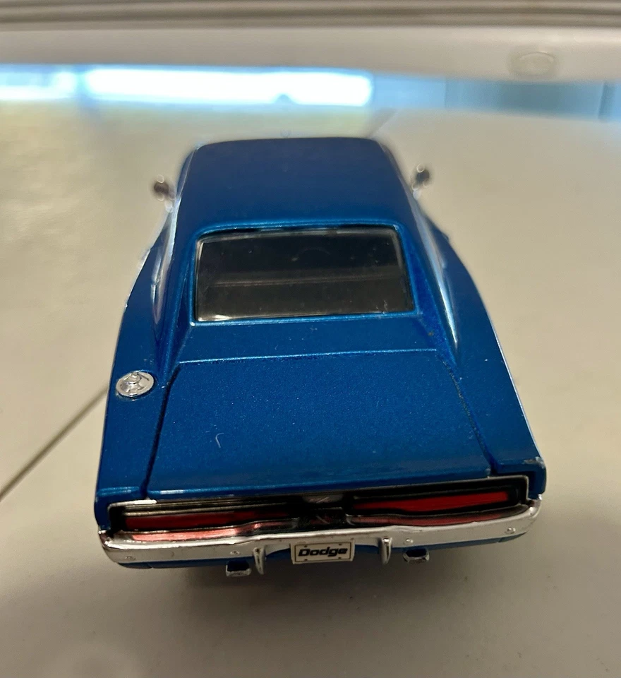 Dodge Charger R/T 1969 azul fundido a presión por Maisto escala vintage 1/24 Foto 4 de 4