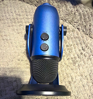 Blue Yeti USB Desktop Microphone Blue w/ Stand Multi-Pattern Mute Button