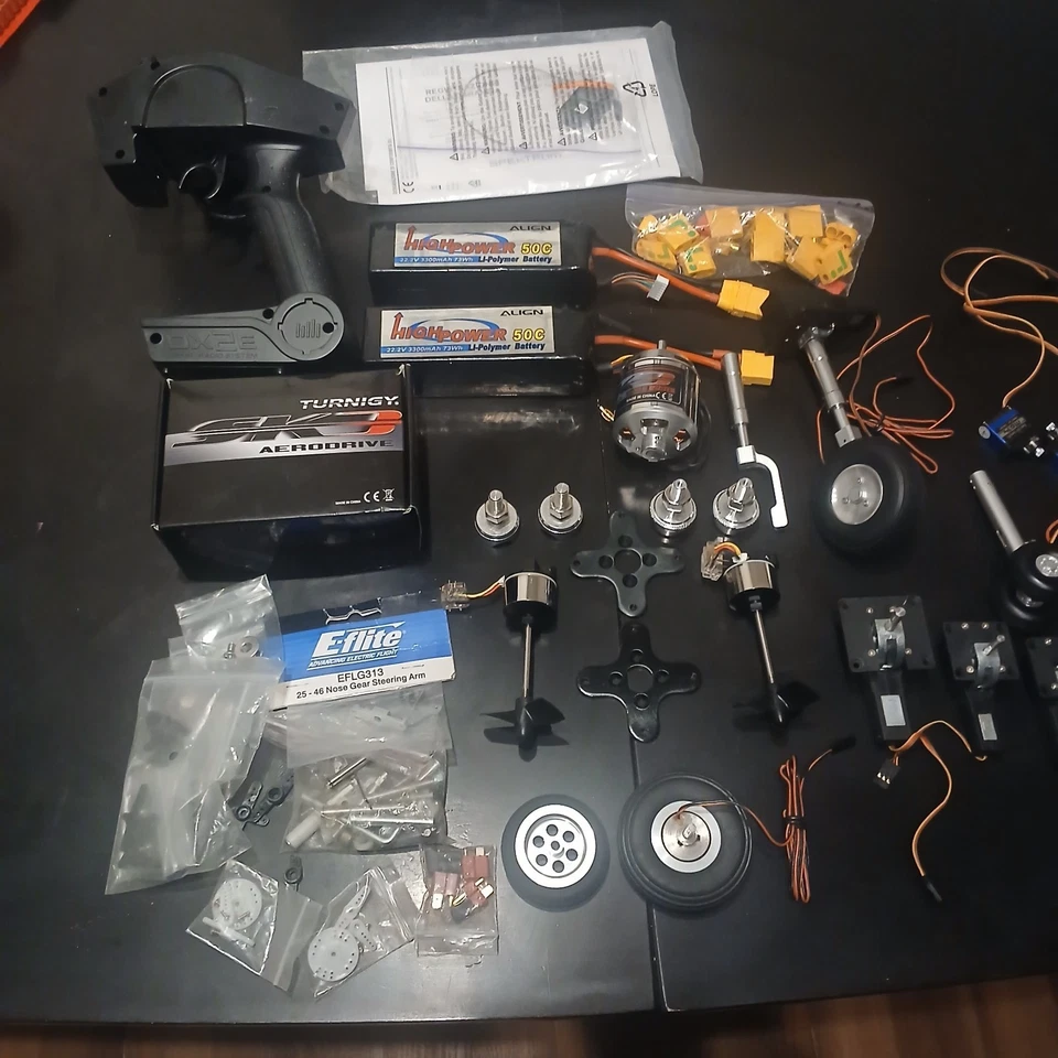 Piezas de avión RC, motor sin escobillas, control de velocidad, servos baterías, etc. Foto 2 de 3