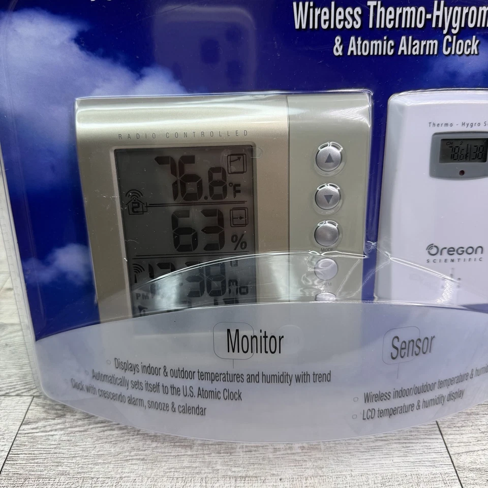 Oregon Scientific RMR603HGA Wireless Thermometer Atomic Alarm Clock Self Setting - Image 2 of 4