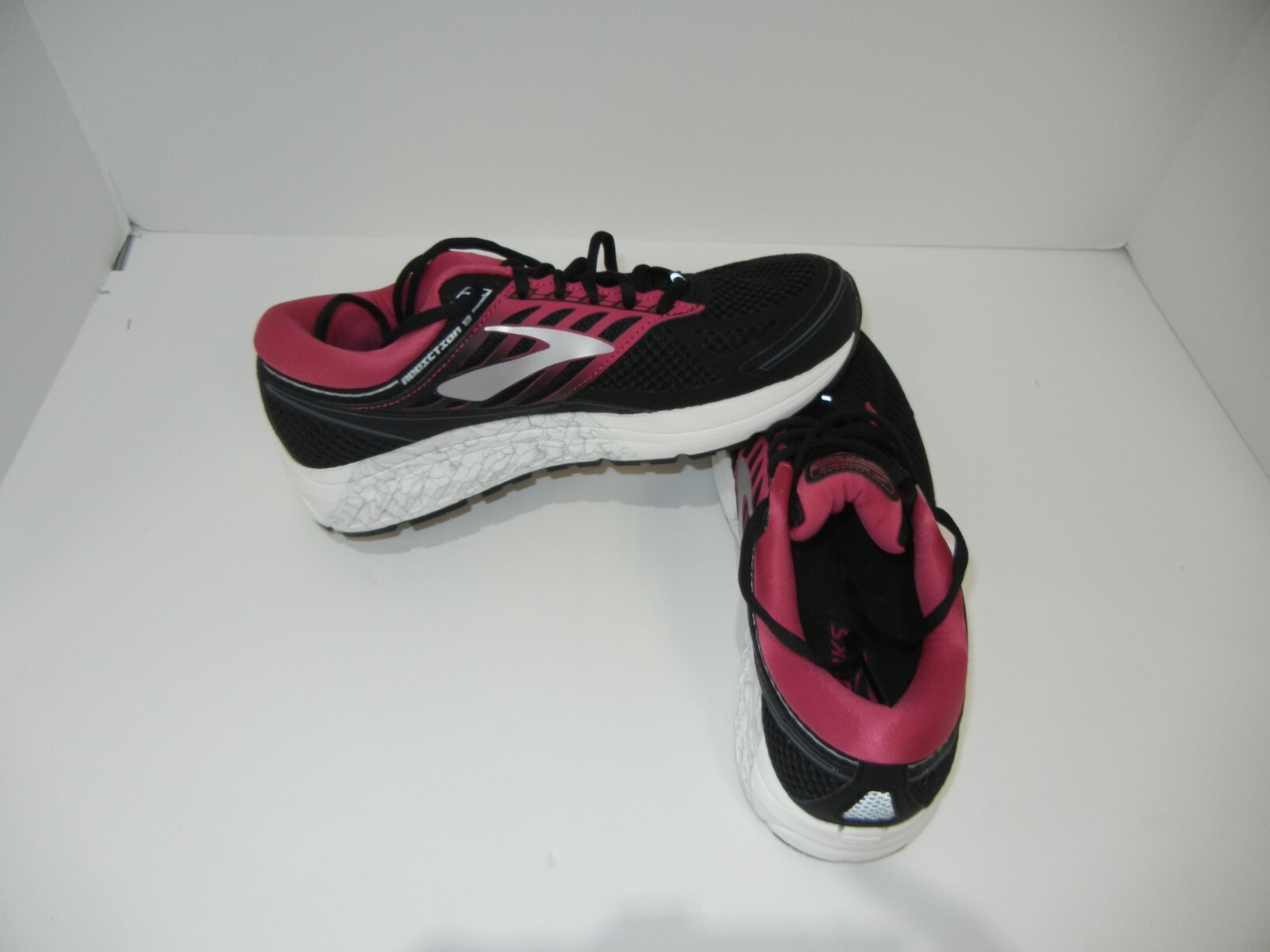 brooks dyad 7 mens pink