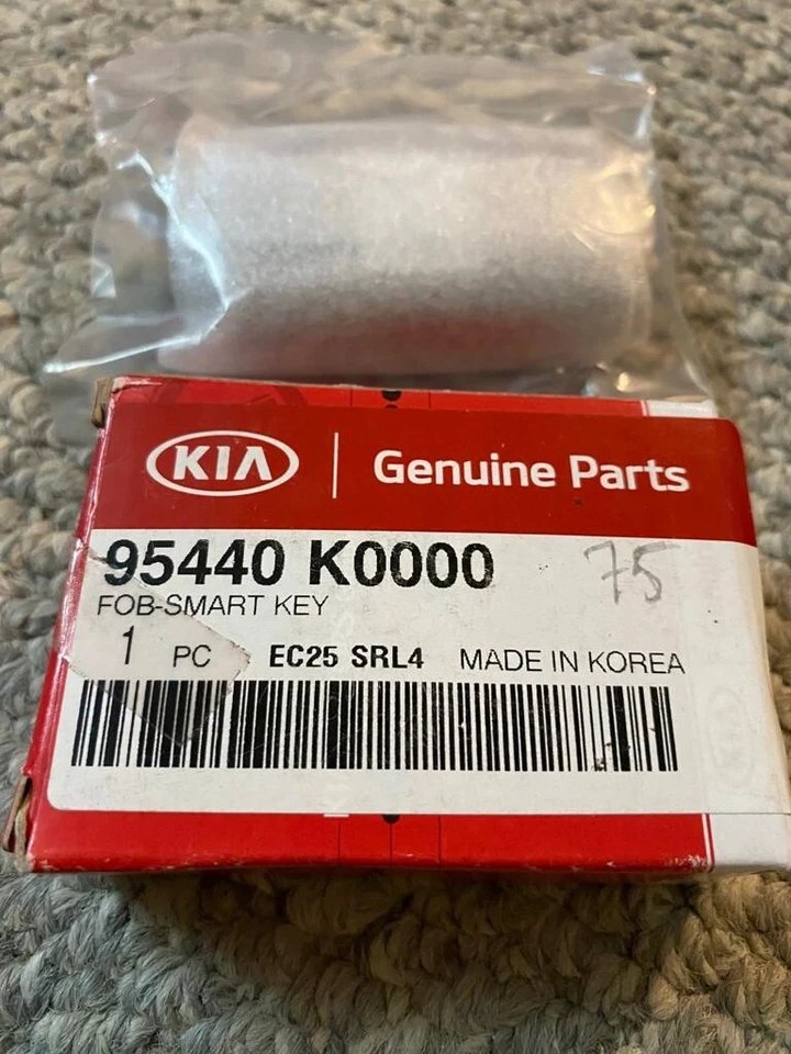 NEW OEM 2019/20/21/22 KIA SOUL SMART KEYLESS PROXIMITY REMOTE FOB 95440-K0000 - Image 2 of 4