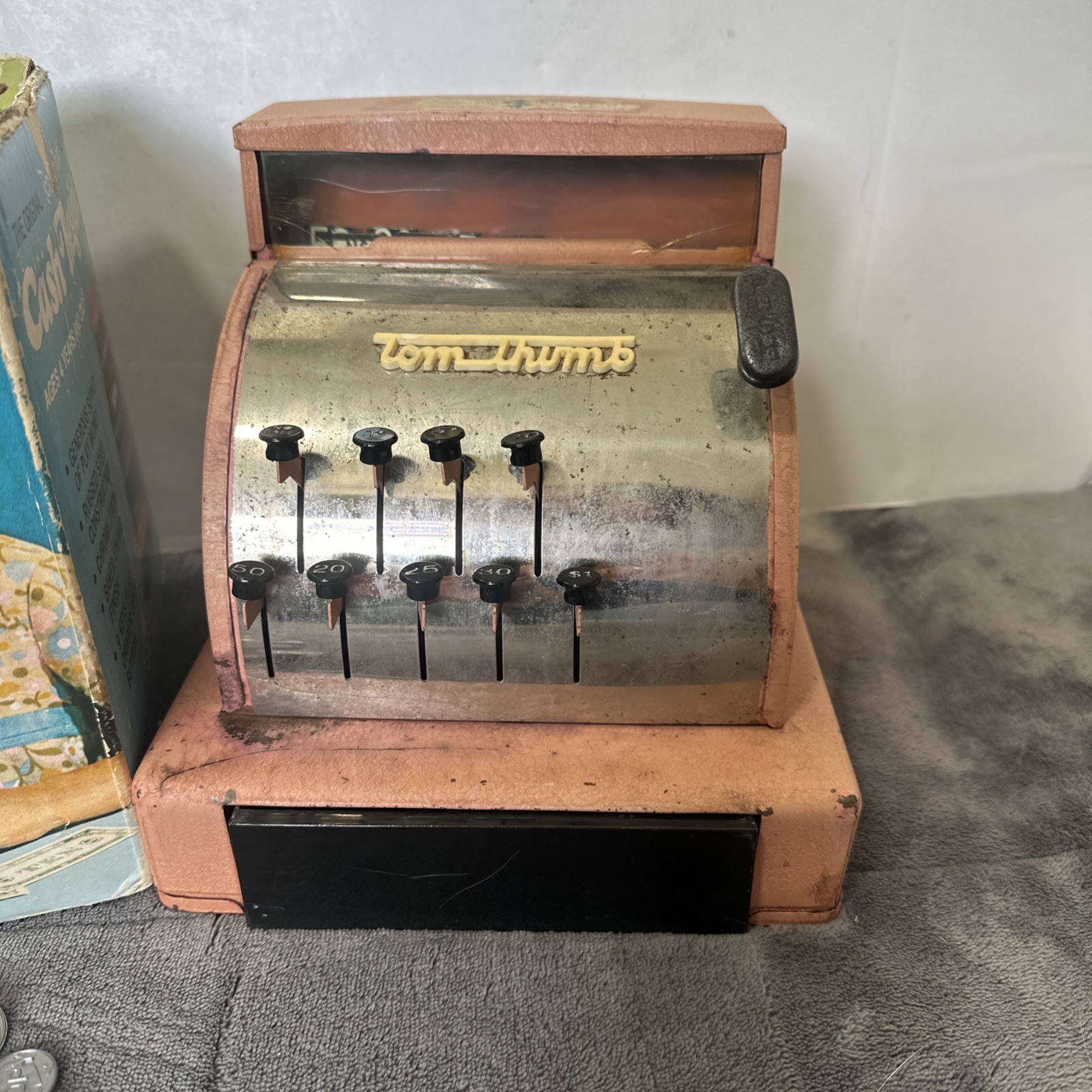 как выглядит Vintage Tom Thumb Cash Register Model 1549 Pink Toy Box Play Money Steel Works фото