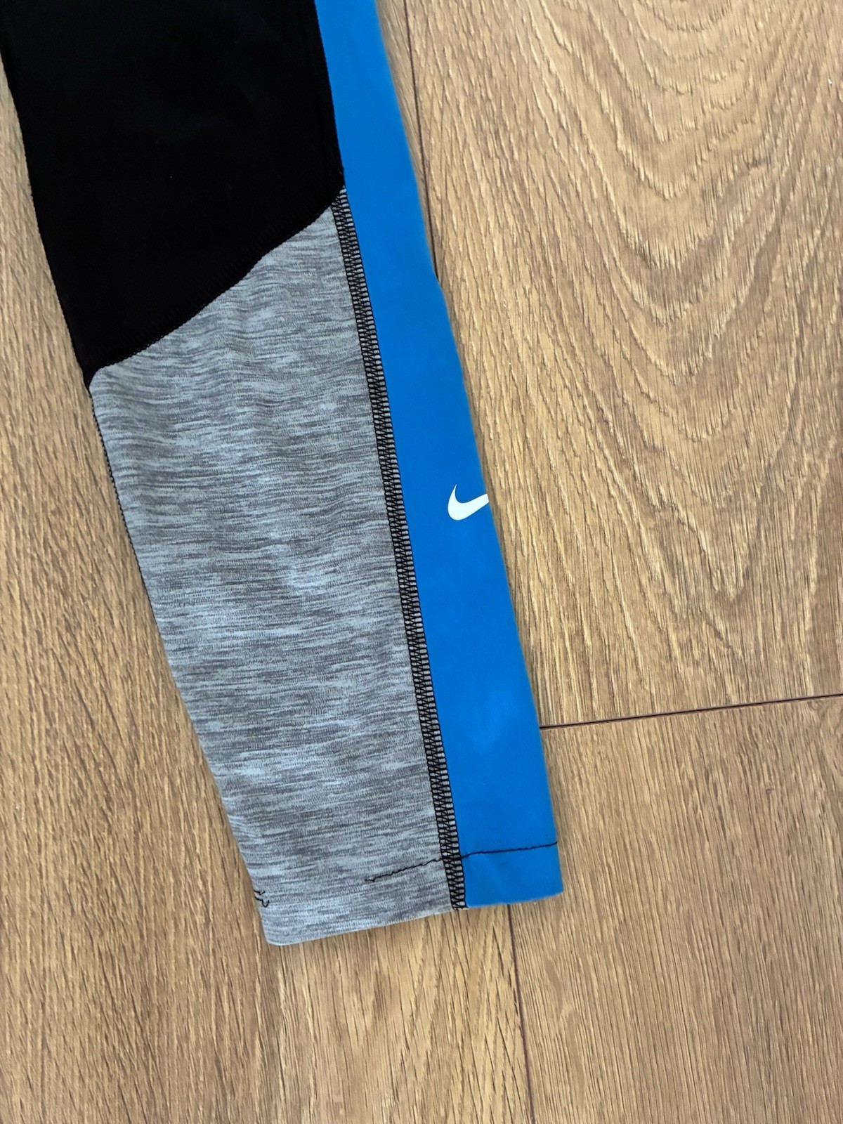 Women’s Nike Gymwear Leggings Size Medium image 2