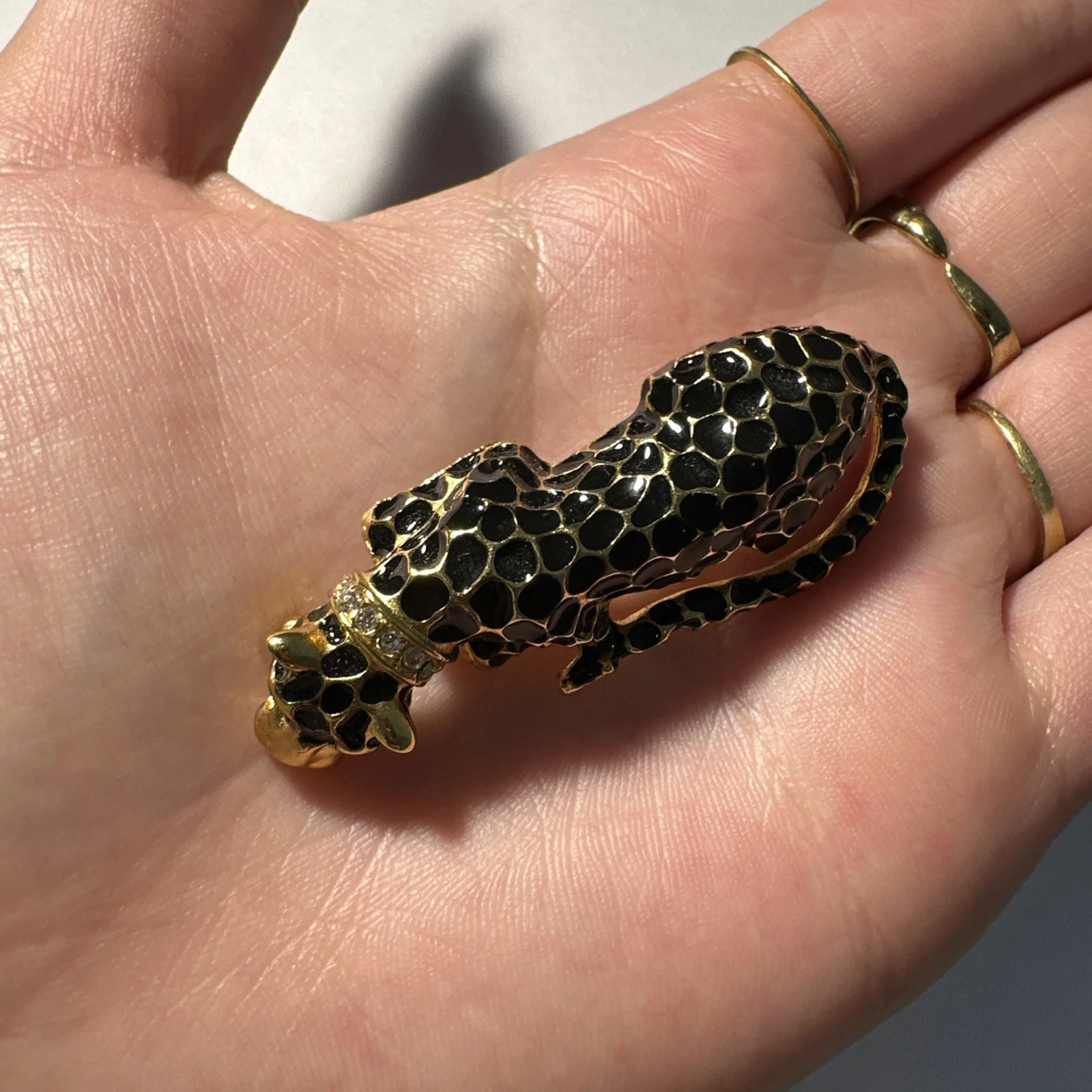 Broche Panthère Dorée Avec Collier Et Strass Blanc Bijoux Fantaisie