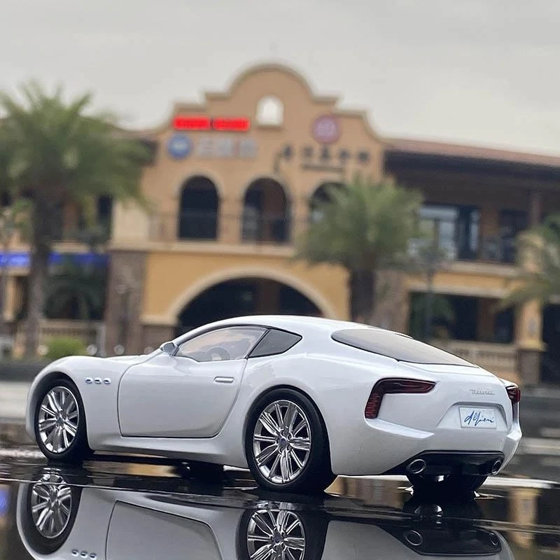 Modelo de coche deportivo de aleación fundido a presión Maserati Alfieri 1:32 juguete con sonido y luz Foto 4 de 4