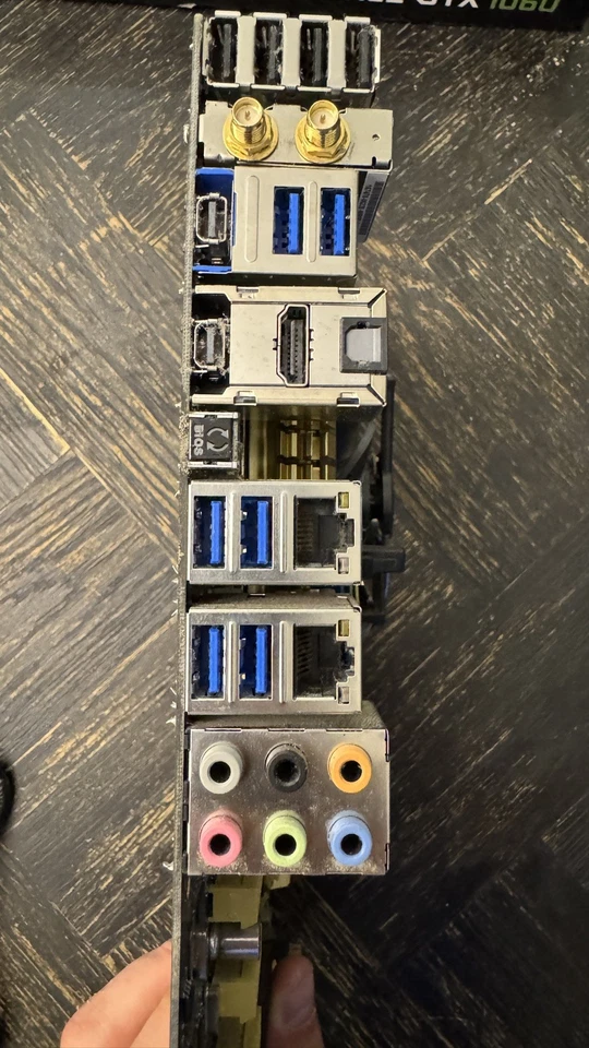 ASUS Z87-DELUXE QUAD LGA 1150 Intel Z87 USB3.0 DDR3 HDMI - Image 3 of 4