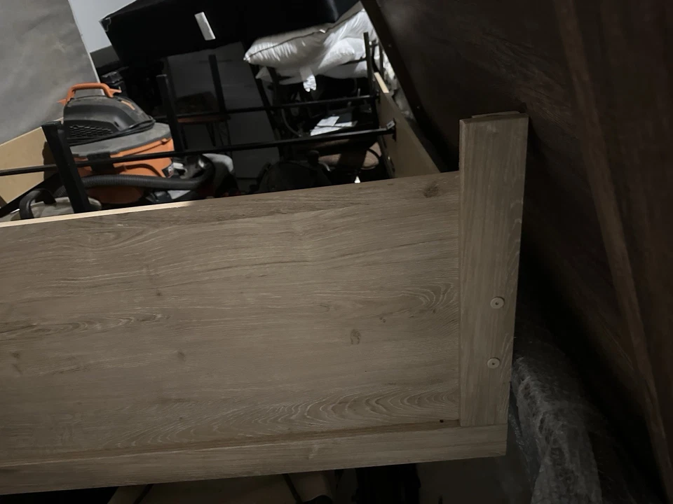 Juego de armario de dormitorio Ashley Furniture, tocador con tocador Foto 3 de 4