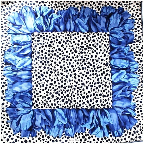 Authentique foulard Christian Dior en soie blanc x noir x bleu occasion un rang chrétien