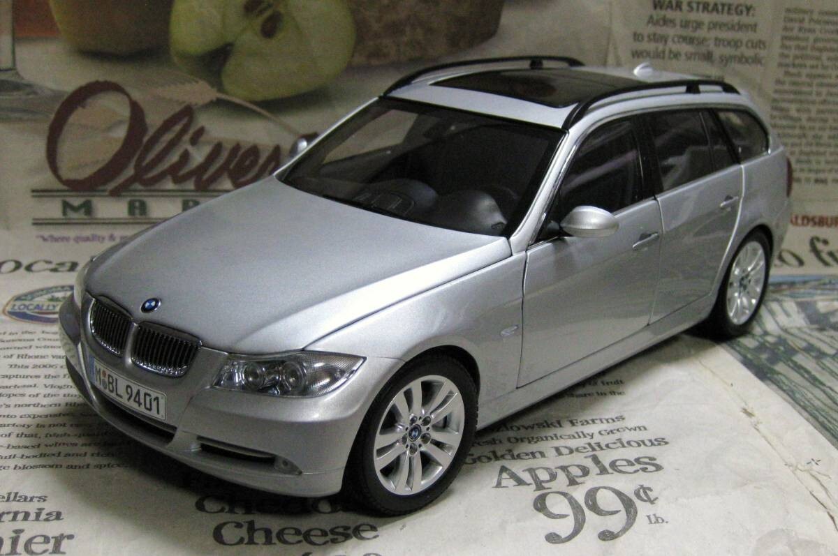 1/18 Kyosho BMW 330i Touring E91 Titanium Silver w/ Box From 1/18 Kyosho BMW 330i Touring E91 Titanium Silver w/ Box From
