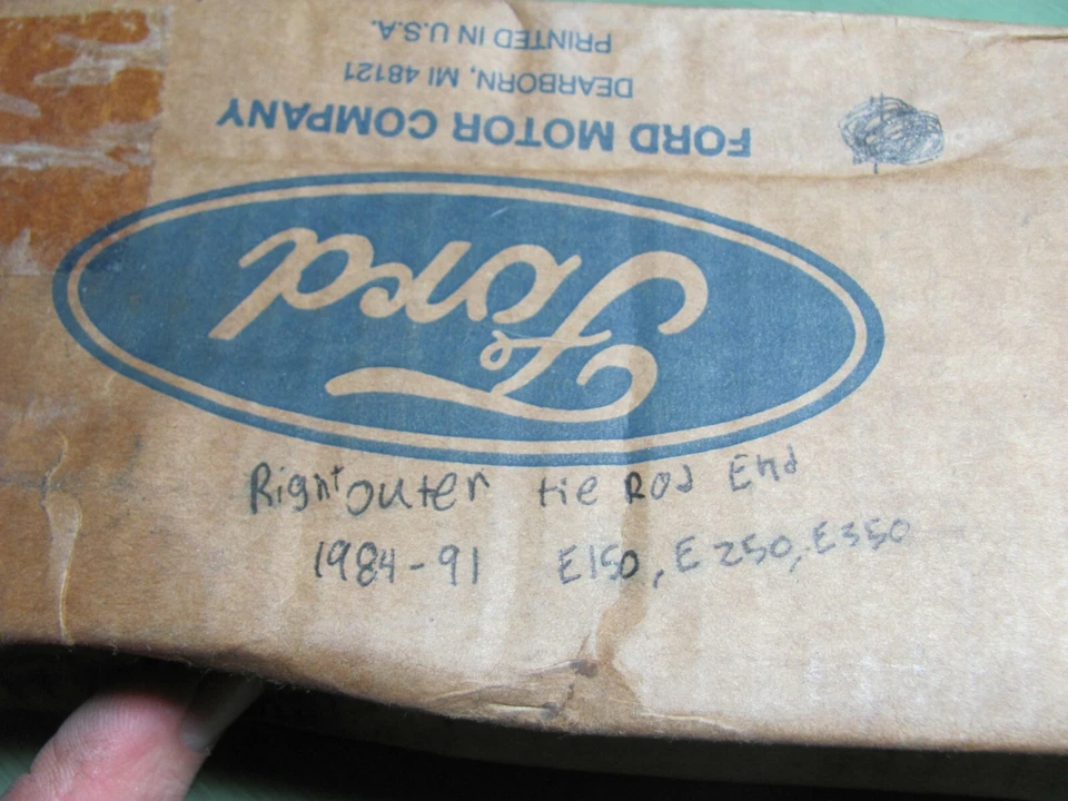 Extremo de barra de amarre exterior derecho Ford E8UZ-3A131-B 1984-91 E150-350 NUEVO DE STOCK Foto 2 de 3